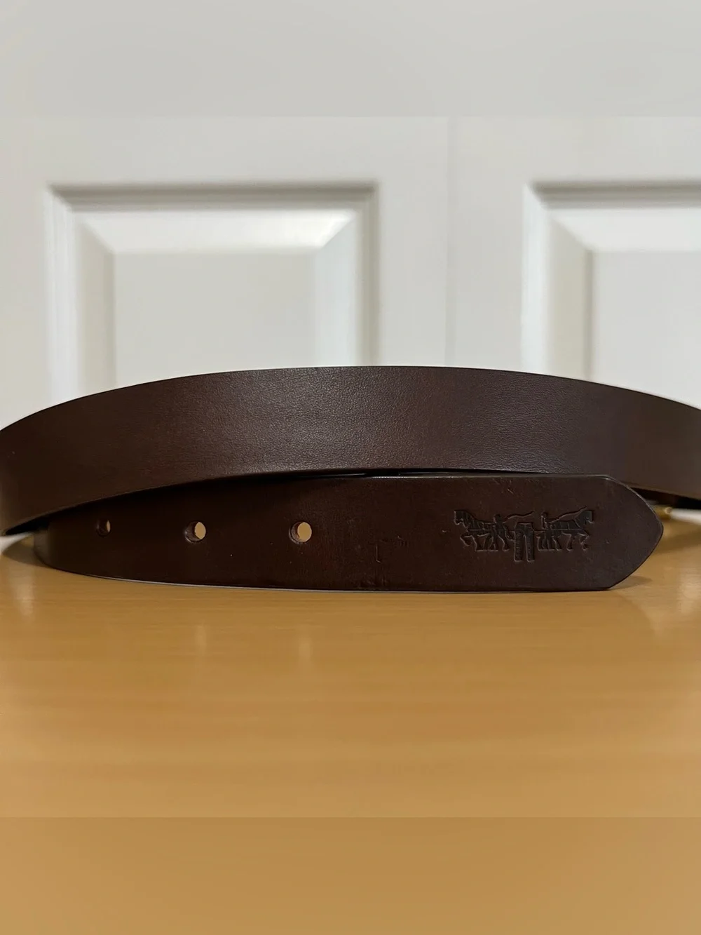 Levi’s Dark Brown Full Grain Leather Belt Brass Buckle Embossed Logo Sz 44 Italy